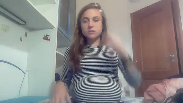 SinnEmily online show from December 18, 5:50 pm