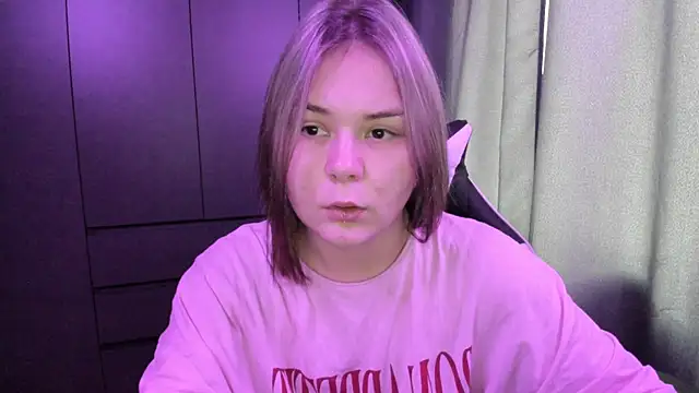 sophia lix online show from December 3, 8:06 am