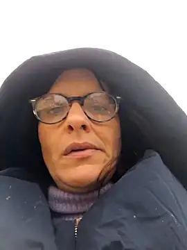 Piediniecollant online show from November 24, 11:12 am