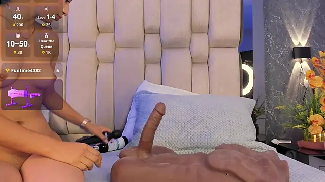  Sofiewild  online show from April 16, 9:39 pm