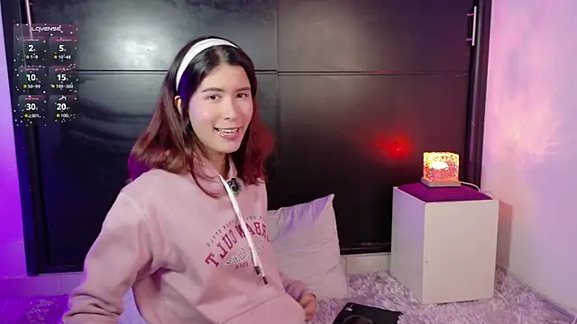 emilyy1  online show from December 19, 2:48 am