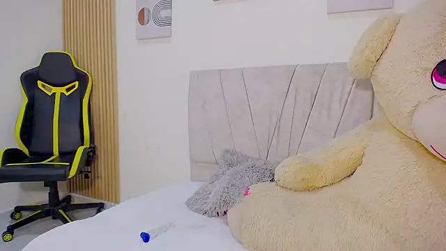 little emiily  online show from November 12, 8:51 pm