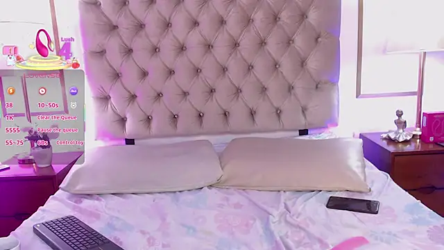 ViolettConnor-x online show from November 13, 9:25 pm