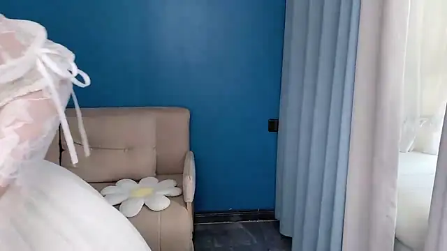 ella55-- online show from April 9, 5:43 am