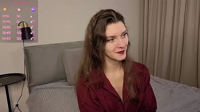 LauraYoungg online show from November 18, 8:10 pm