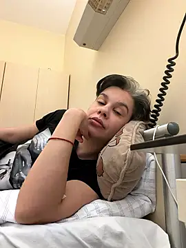 Carolineisback online show from February 2, 8:02 am