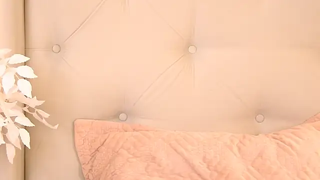 VickiBanx online show from November 20, 6:36 am