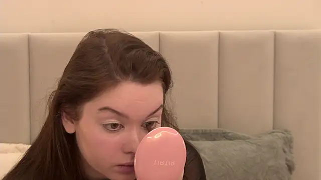 VickiBanx online show from March 27, 4:47 am