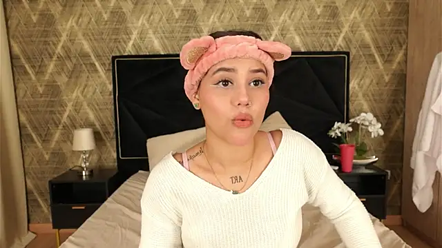 ZoeBella online show from November 8, 1:27 pm