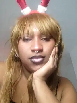 EvonyFoxxx online show from December 18, 11:09 pm