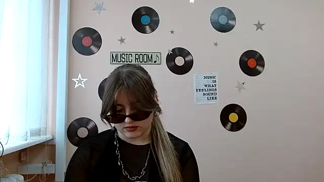 Dance  Queen online show from October 31, 11:58 am