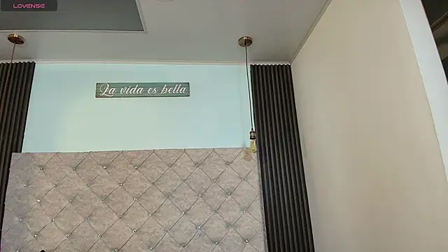 Liia Leens online show from November 22, 3:53 am