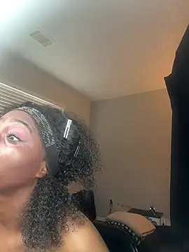 MadameMuse online show from March 19, 3:49 pm