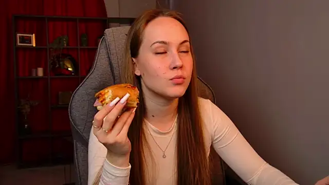 ElinVale online show from April 1, 8:48 am