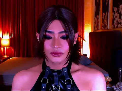 AthisaMooreTS online show from December 3, 9:28 pm