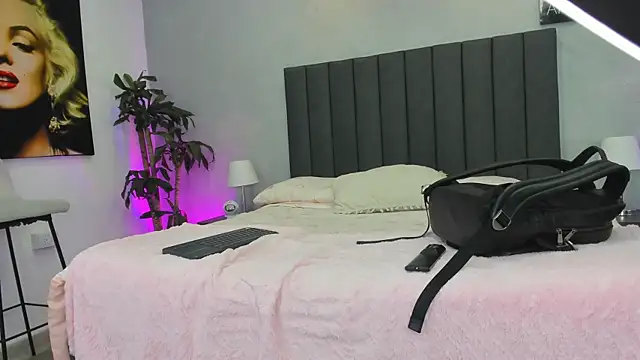 kendra london online show from April 16, 11:32 am