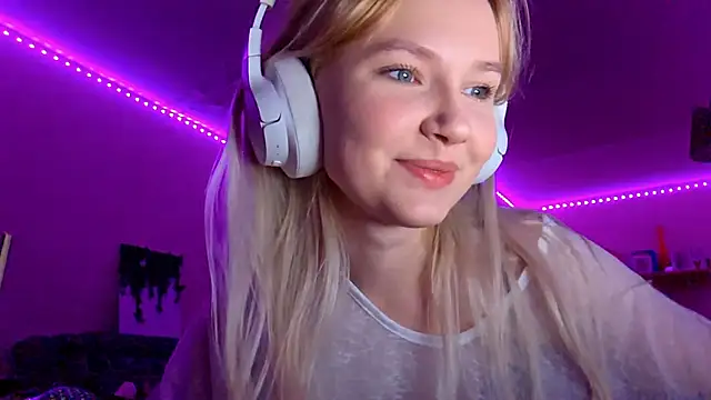 KarinRobertson online show from November 12, 5:44 pm