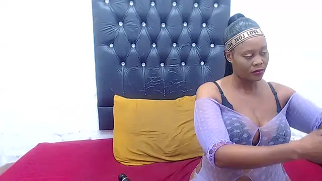 AUGUSTBLOOMxx online show from February 8, 6:00 pm