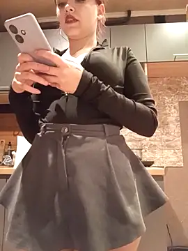 Kisettte online show from November 3, 6:01 pm