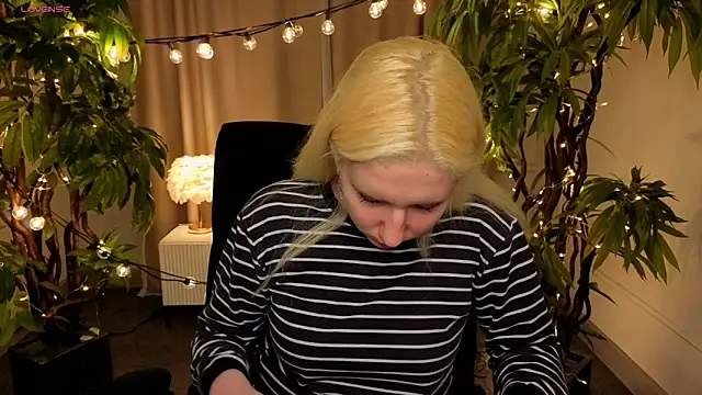 JoanneSmith online show from December 22, 10:40 am