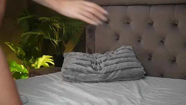 CelineHeaven online show from December 5, 9:05 pm