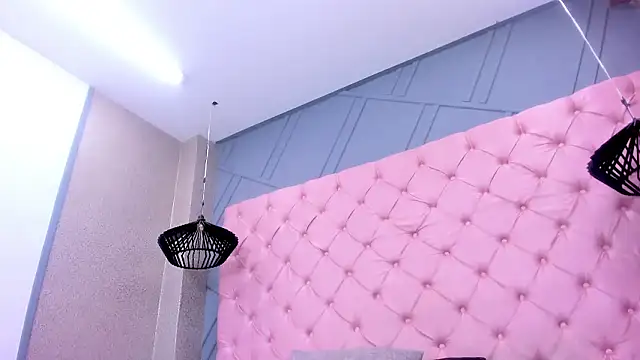 Mia Horney online show from February 9, 1:02 pm