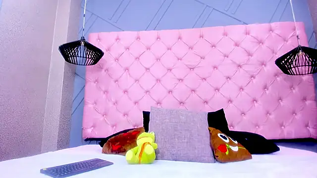 Mia Horney online show from February 2, 1:54 pm