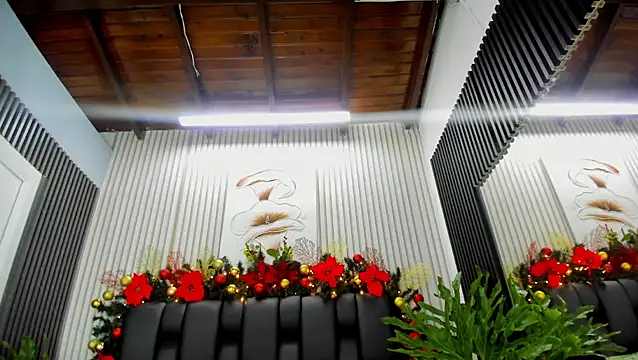 Caitlyn-Joness  online show from December 18, 8:02 pm