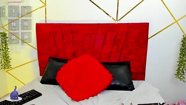 Paris Evans  online show from January 7, 12:41 pm