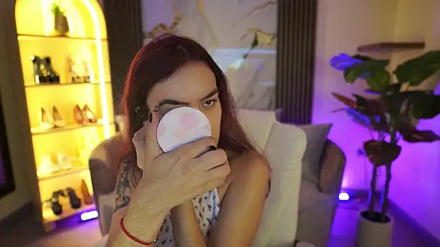 TessaaFox online show from February 21, 11:55 am