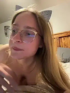 EveLunny online show from May 8, 5:00 am