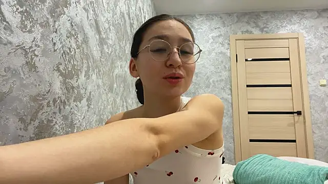 SofiYong online show from November 7, 4:12 pm