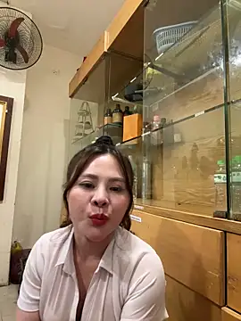 hellela-a online show from November 9, 12:01 pm