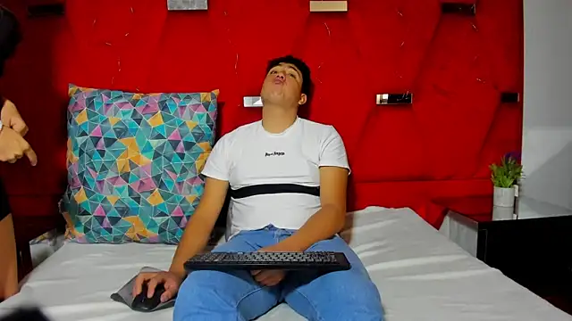 Emmaanddarling online show from December 18, 2:11 pm