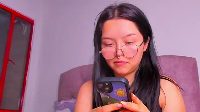 amy  a online show from April 15, 8:04 am