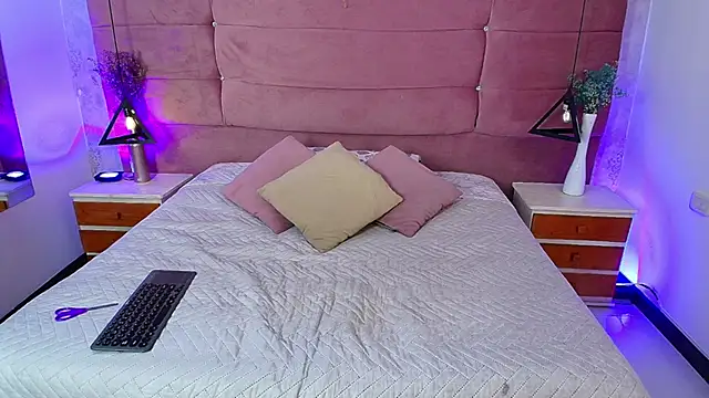 EmylyTaylor FG online show from November 20, 7:48 pm