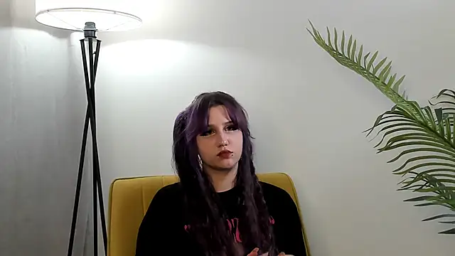 KishaRowsey online show from November 8, 7:02 am