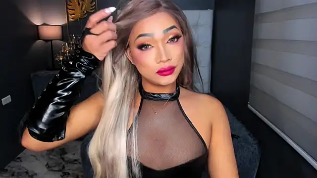 GwennGoddess online show from February 12, 11:45 am