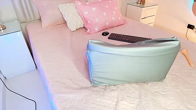 alanarose18 online show from November 20, 7:37 pm