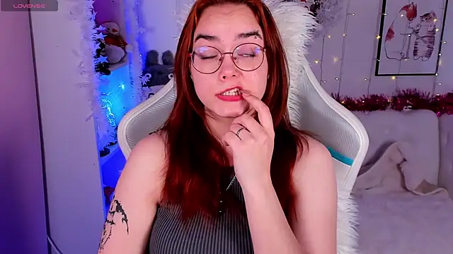 Lily  Evans online show from January 8, 4:05 am