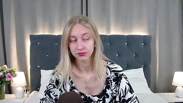 RachaelCute online show from June 6, 3:57 am