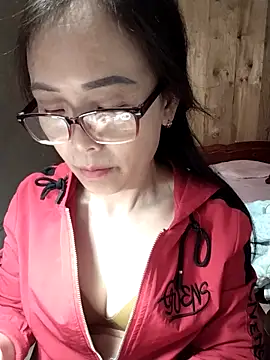 Feeling-hot online show from November 17, 8:04 am