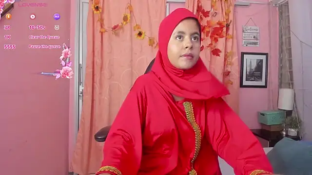 NaylaAbadi online show from November 28, 1:14 pm