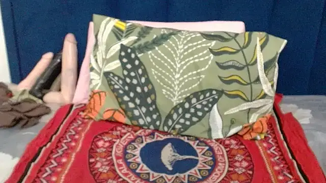 DarkCherryx online show from April 7, 10:45 pm