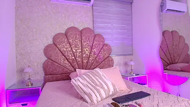 mia fontana  online show from November 20, 11:55 am