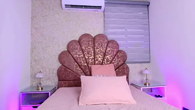 mia fontana  online show from November 14, 12:38 pm