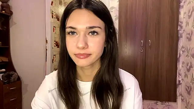 EunHendericks online show from November 18, 10:49 am