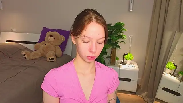 LilyPoetry  online show from December 15, 11:37 am