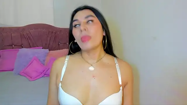 yourlatina emely online show from May 24, 9:58 pm