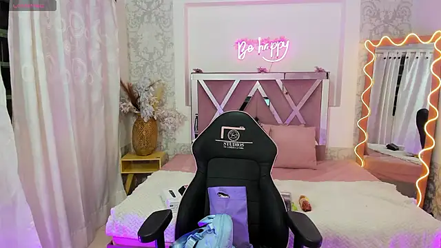 ISABELA TAY online show from February 10, 11:35 am